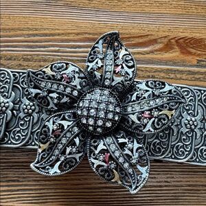 Vintage Silver Stretch Elegant rhinestone, Floral Buckle Belt